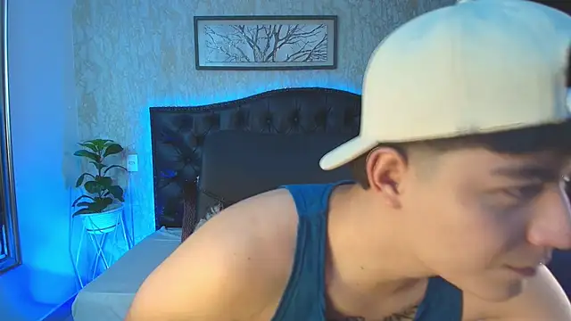 MaxxiCruzz online show from December 5, 4:21 am