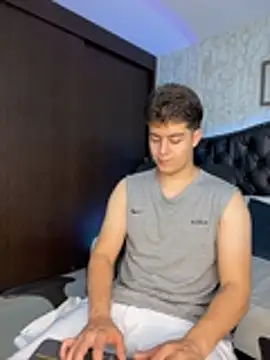 MaxxiCruzz online show from December 17, 4:51 am