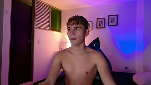 Snapshot of estebanperez_26 chatting on February 23, 10:56 am estebanperez 26 online show from February 23, 10:56 am