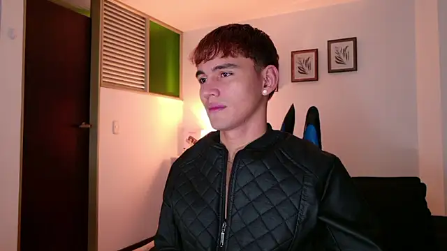 Snapshot of estebanperez_26 chatting on March 11, 10:54 am estebanperez 26 online show from March 11, 10:54 am