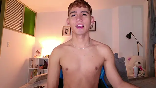 Snapshot of estebanperez_26 chatting on March 16, 10:41 am estebanperez 26 online show from March 16, 10:41 am