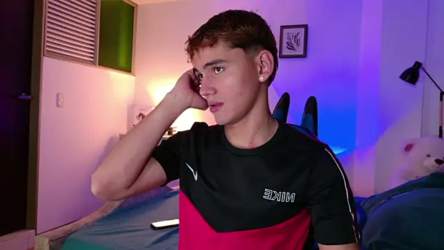 Snapshot of estebanperez_26 chatting on March 20, 10:31 am estebanperez 26 online show from March 20, 10:31 am