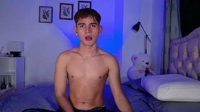 Snapshot of estebanperez_26 chatting on March 31, 10:48 am estebanperez 26 online show from March 31, 10:48 am