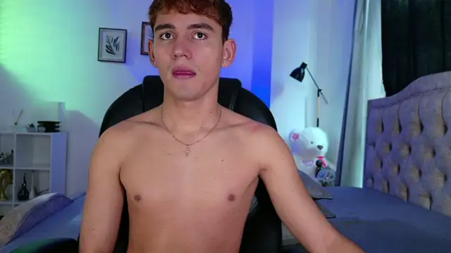 Snapshot of estebanperez_26 chatting on April 1, 12:17 pm estebanperez 26 online show from April 1, 12:17 pm