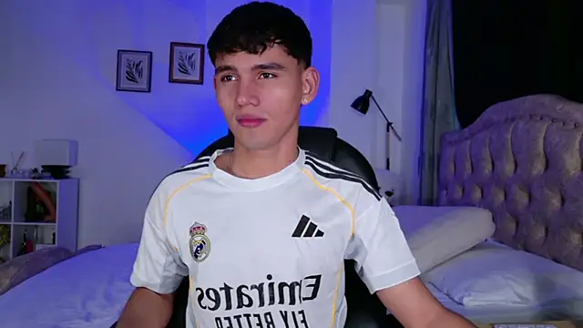 Snapshot of estebanperez_26 chatting on April 8, 10:59 am estebanperez 26 online show from April 8, 10:59 am