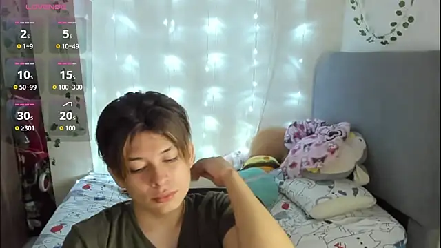 Snapshot of Felix_kitty chatting on December 19, 11:39 am Felix kitty online show from December 19, 11:39 am