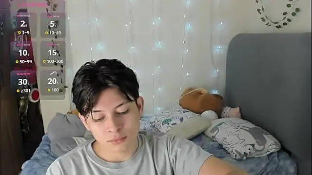 Snapshot of Felix_kitty chatting on January 31, 8:29 pm Felix kitty online show from January 31, 8:29 pm