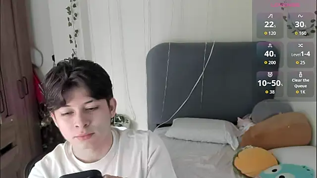 Felix kitty online show from April 8, 7:14 pm