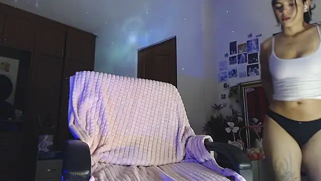 Snapshot of Mia_Tylorr chatting on November 13, 9:47 pm Mia Tylorr online show from November 13, 9:47 pm