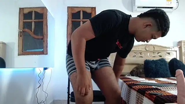 Snapshot of mathews___ chatting on November 20, 4:01 am mathews online show from November 20, 4:01 am