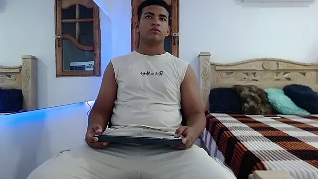 Snapshot of mathews___ chatting on November 25, 2:22 am mathews online show from November 25, 2:22 am