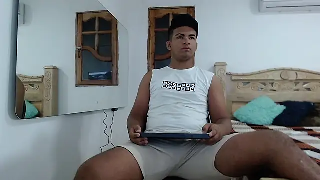 Snapshot of mathews___ chatting on December 2, 2:39 am mathews online show from December 2, 2:39 am