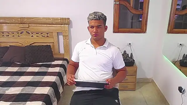 Snapshot of mathews___ chatting on December 5, 5:38 am mathews online show from December 5, 5:38 am