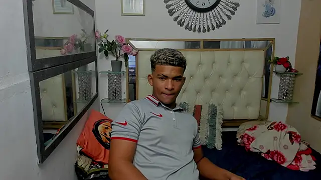 Snapshot of mathews___ chatting on December 16, 3:33 am mathews online show from December 16, 3:33 am