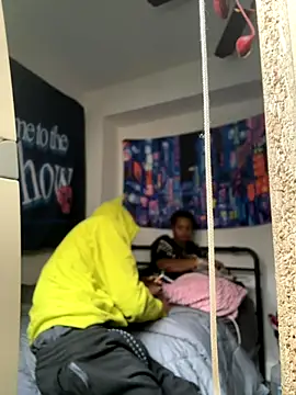 Snapshot of wearefreaks08 chatting on December 2, 7:31 pm wearefreaks08 online show from December 2, 7:31 pm