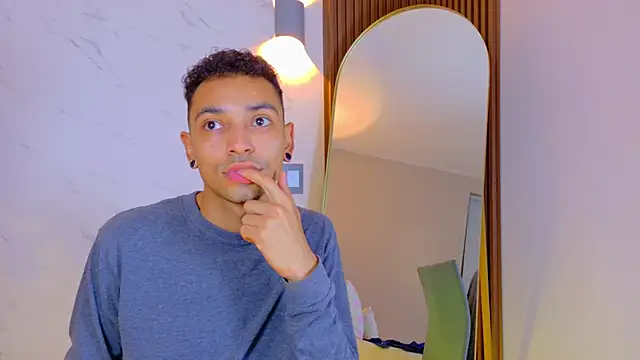 Snapshot of Imtavo chatting on January 7, 10:23 pm Imtavo online show from January 7, 10:23 pm