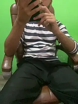 hotyyyyjonny online show from May 9, 3:12 am