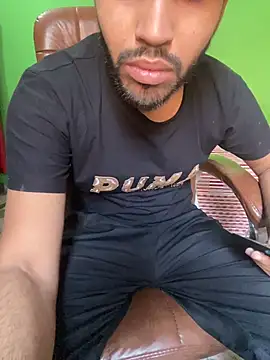 hotyyyyjonny online show from May 18, 4:07 am
