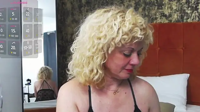 LittleCurlyGirl online show from December 3, 7:01 pm