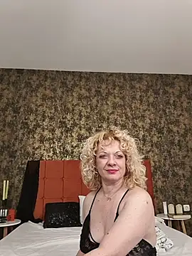 LittleCurlyGirl online show from February 4, 8:25 pm