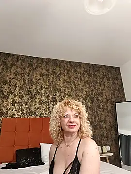 LittleCurlyGirl online show from February 11, 5:51 pm