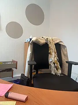 Snapshot of Deessenympho chatting on March 9, 10:19 am Deessenympho online show from March 9, 10:19 am