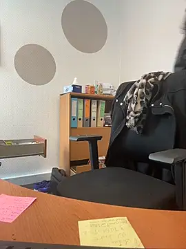 Snapshot of Deessenympho chatting on March 10, 9:36 am Deessenympho online show from March 10, 9:36 am