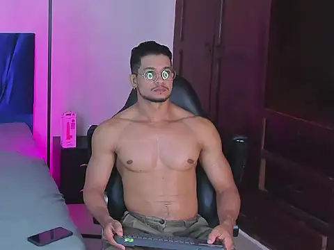 Nolan joness online show from March 30, 9:05 pm