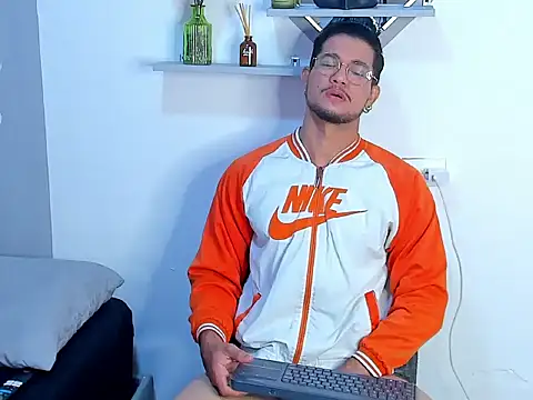 Snapshot of Nolan_joness chatting on May 23, 11:58 am Nolan joness online show from May 23, 11:58 am