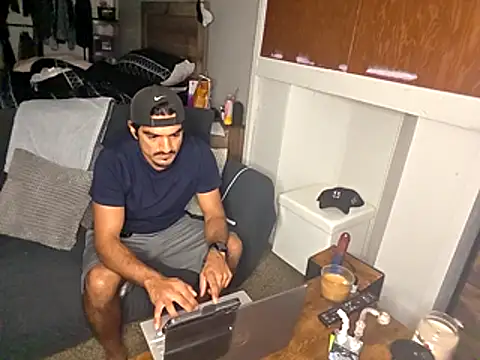 piggylatino online show from November 13, 5:17 am