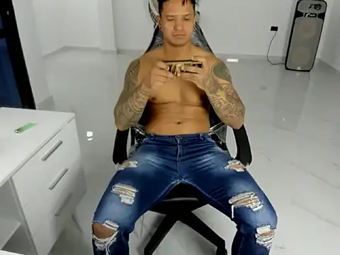 master leather online show from April 1, 3:51 am