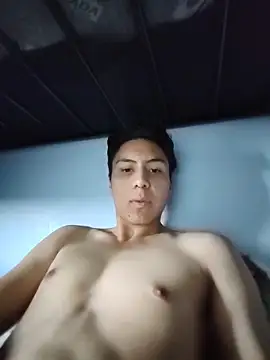 Snapshot of ianyoung18 chatting on November 13, 6:51 pm ianyoung18 online show from November 13, 6:51 pm