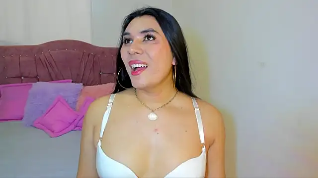 Snapshot of yourlatina_emely chatting on May 2, 8:03 pm yourlatina emely online show from May 2, 8:03 pm