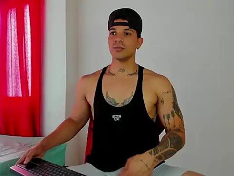 Snapshot of Zayn_maxwell chatting on February 6, 6:44 pm Zayn maxwell online show from February 6, 6:44 pm