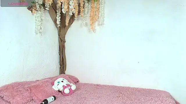 Snapshot of MISS_SAMMYROSE chatting on May 13, 11:33 pm MISS SAMMYROSE online show from May 13, 11:33 pm