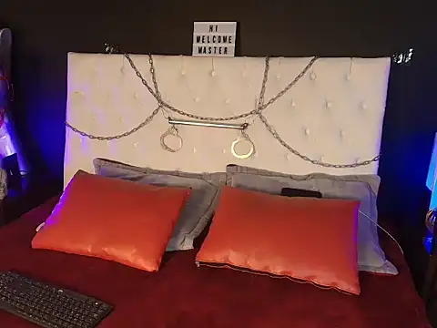 Niinatorres online show from February 11, 9:31 pm