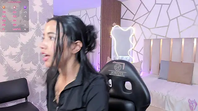 Snapshot of Joselyn_tay chatting on April 2, 5:43 pm Joselyn tay online show from April 2, 5:43 pm