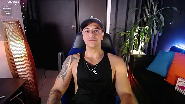 Snapshot of Zed_ferrer chatting on March 7, 9:39 am Zed ferrer online show from March 7, 9:39 am