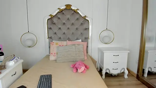 fallon grey online show from February 9, 8:13 pm