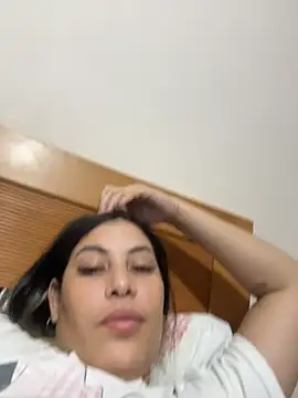 Snapshot of Anna_Bitch_Disgusting chatting on February 14, 4:31 am Anna Bitch Disgusting online show from February 14, 4:31 am