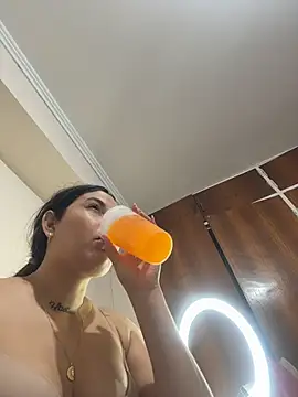 Snapshot of Anna_Bitch_Disgusting chatting on February 21, 4:24 am Anna Bitch Disgusting online show from February 21, 4:24 am