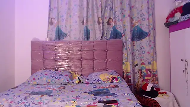 AishaOwens online show from December 16, 8:03 pm