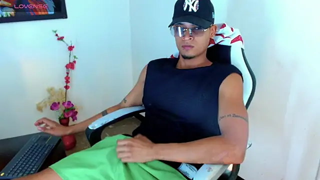 Isaacas  online show from November 12, 12:05 pm