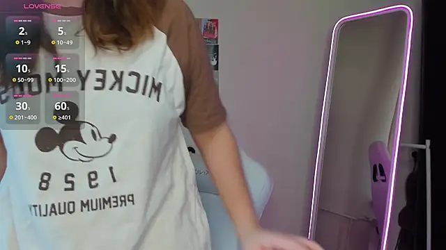 Snapshot of Anora_Miller chatting on December 5, 8:12 am Anora Miller online show from December 5, 8:12 am