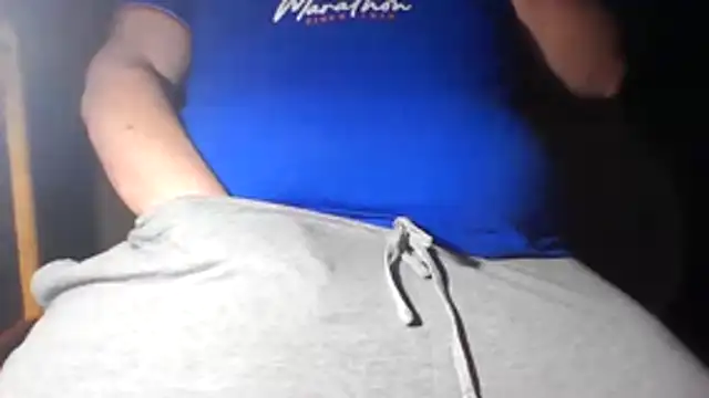 Snapshot of bigcumfrench chatting on March 29, 3:39 am bigcumfrench online show from March 29, 3:39 am