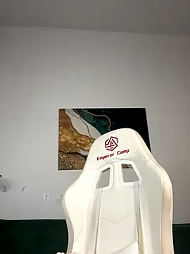 Snapshot of Shy_Vivi chatting on December 4, 3:21 pm Shy Vivi online show from December 4, 3:21 pm