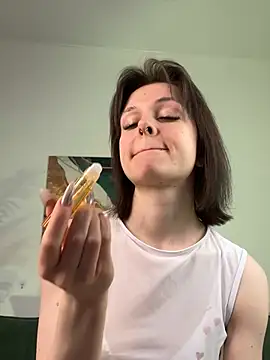 Snapshot of Shy_Vivi chatting on January 9, 1:14 pm Shy Vivi online show from January 9, 1:14 pm