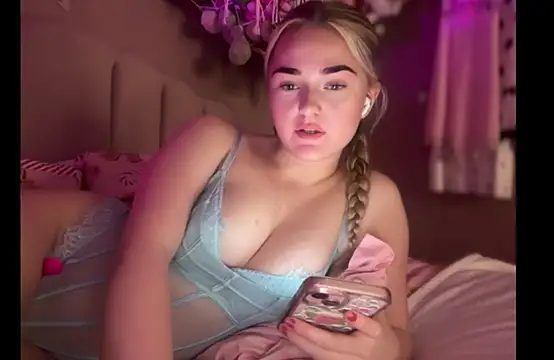 Snapshot of Pinkiepieexo chatting on November 28, 7:49 pm Pinkiepieexo online show from November 28, 7:49 pm