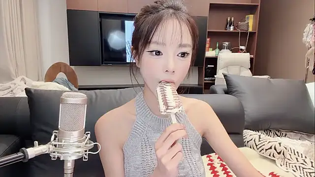 Butterbear online show from December 21, 3:30 pm