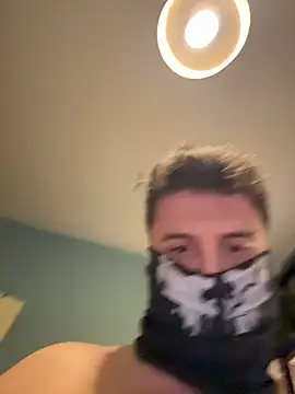 Snapshot of bigfatbro9 chatting on February 10, 7:40 pm bigfatbro9 online show from February 10, 7:40 pm